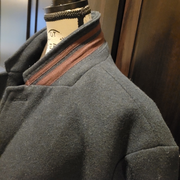 Men's Coat Buttoned Size Large Slim Fit With Zip up Liner that's Waterproof $695 - Picture 2 of 13